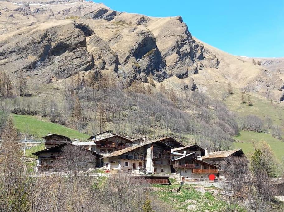 L'Estela Meleze Luaran gambar